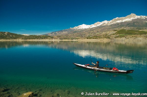 kayak sur le lac de Serre Ponçon